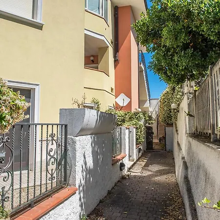 M319 - Marcelli, Bilocale Con Giardino Apartment Marcelli