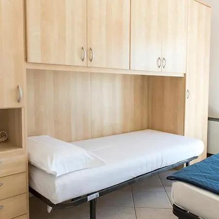 Apartment M319 - Marcelli, Bilocale Con Giardino