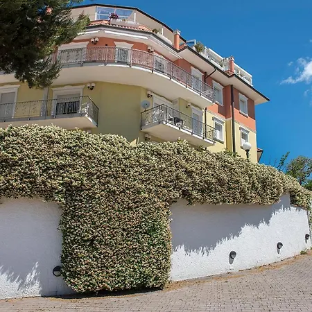 M319 - Marcelli, Bilocale Con Giardino *